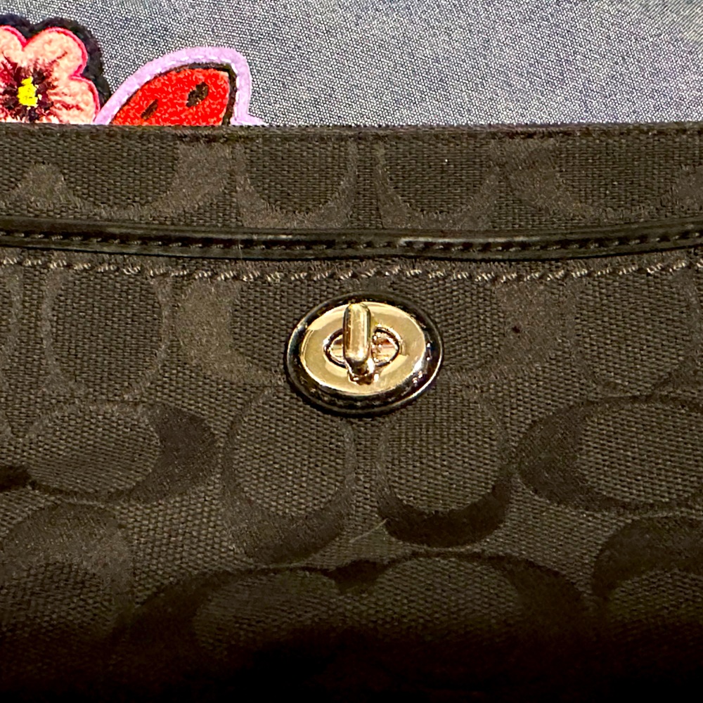 EUC coach wristlet canvas logo - Picture 2 of 6